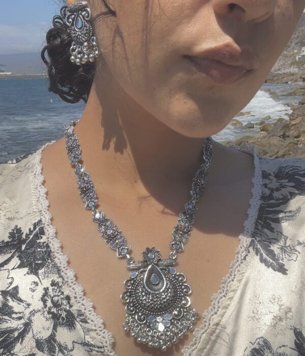 Conjunto de Collar y Aretes